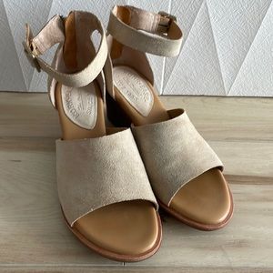 Kirk-Ease tan sued sandal